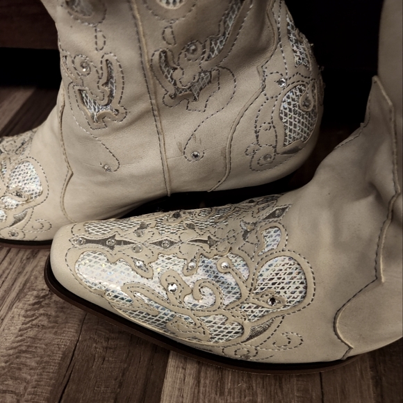NWOT Cream and Silver Embellished  Cowboy Boots size 38/7 Never Worn - Picture 7 of 9